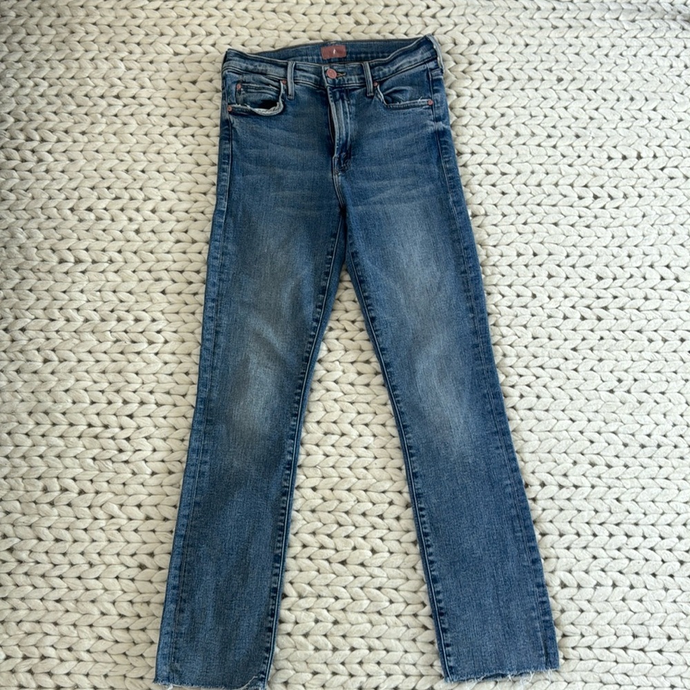 Mother The Rascal Ankle Fray size 27. Wash is Bonfire Lighting